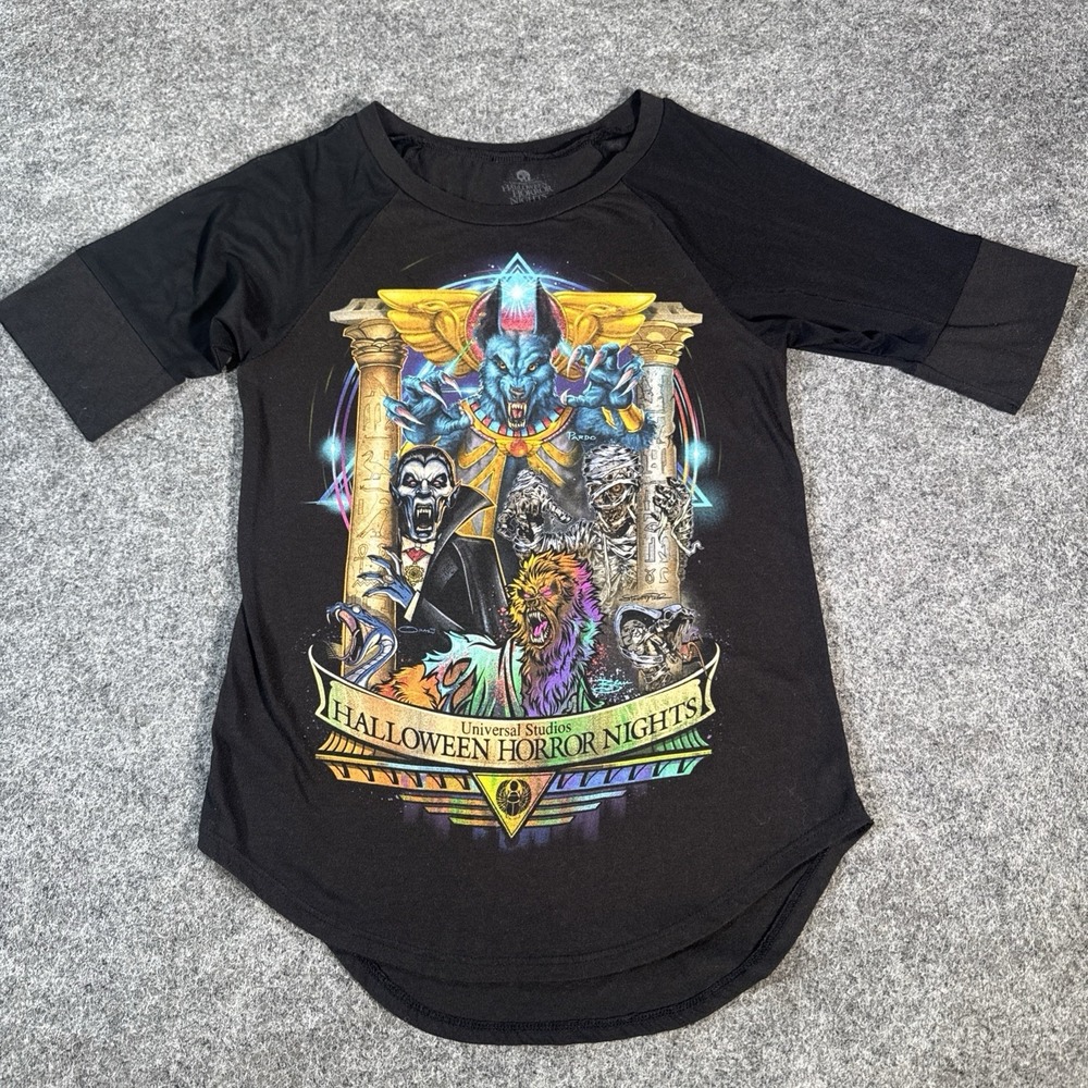 2022 Universal Halloween Horror Nights Artist Series T-Shirt Women's SMALL